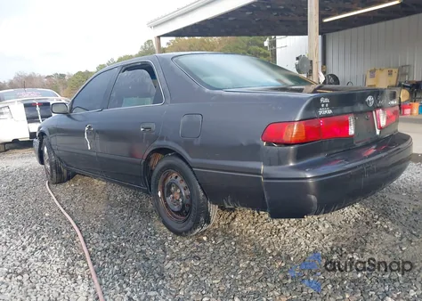 2000 Toyota Camry Le from USA, damaged, VIN 4T1BG22K6YU960230